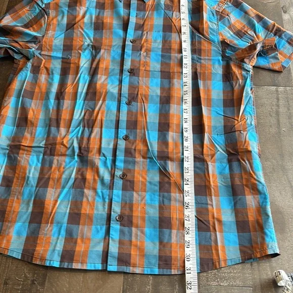 Arc'teryx Short Sleeve Casual Button Down Shirt - Picture 6 of 9